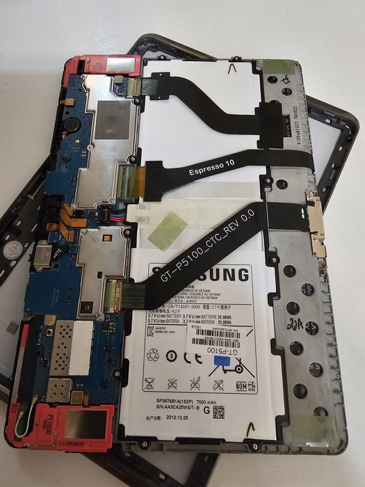 Планшет самсунг неисправный.