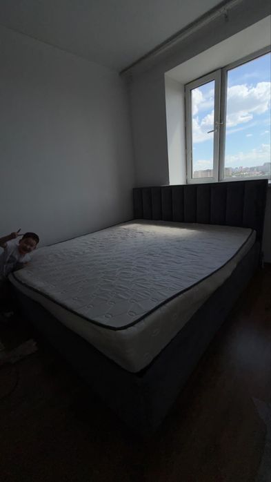 Кровать с матрасам