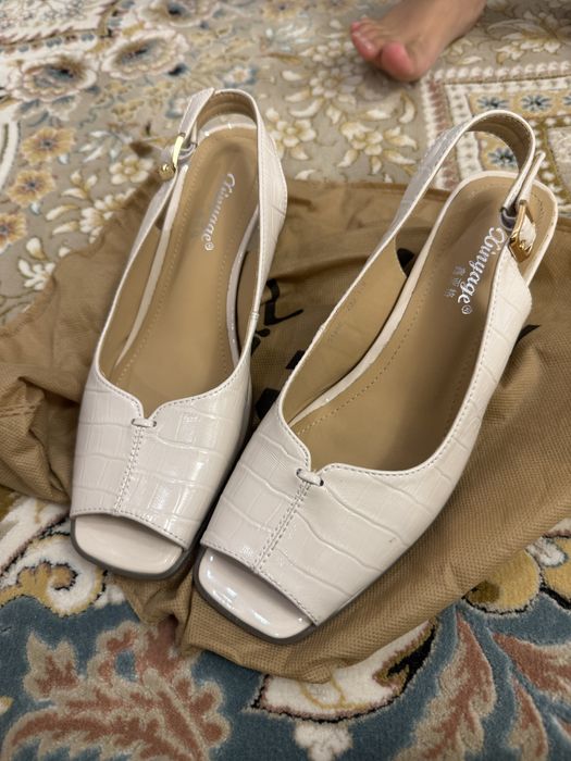 Босоножки кожаные новые