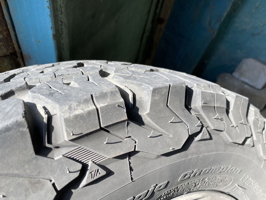 Резина всесезонная.