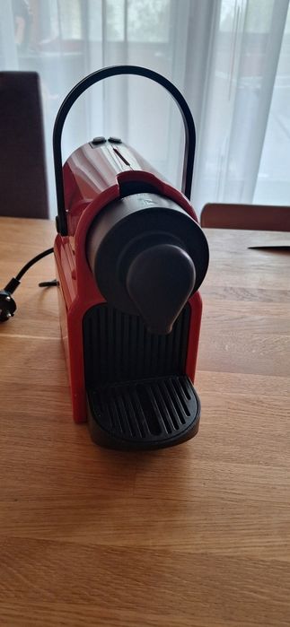 Кафемашина Nespresso Krups червена