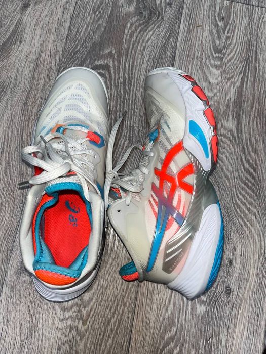 Волейбольние кроссовки Asics