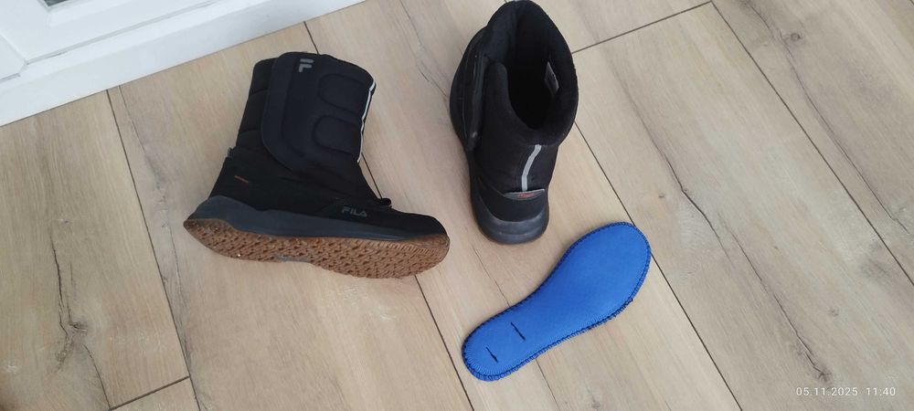 Продам зимнюю детскую обувь