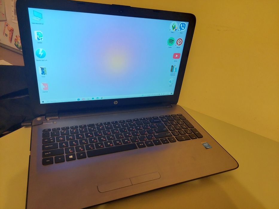 Лаптоп Hp 250 G5 - за части или ремонт