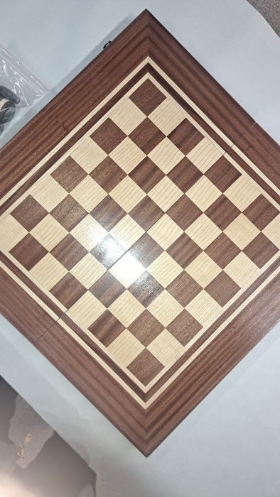 Нови Кутии за Шах и Табла 48×48 см  Орех/Махагон