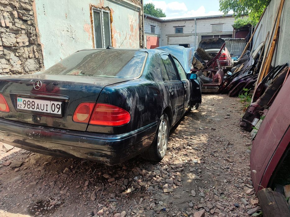 По запчастям продаётся МЕРСЕДЕС W210 E200