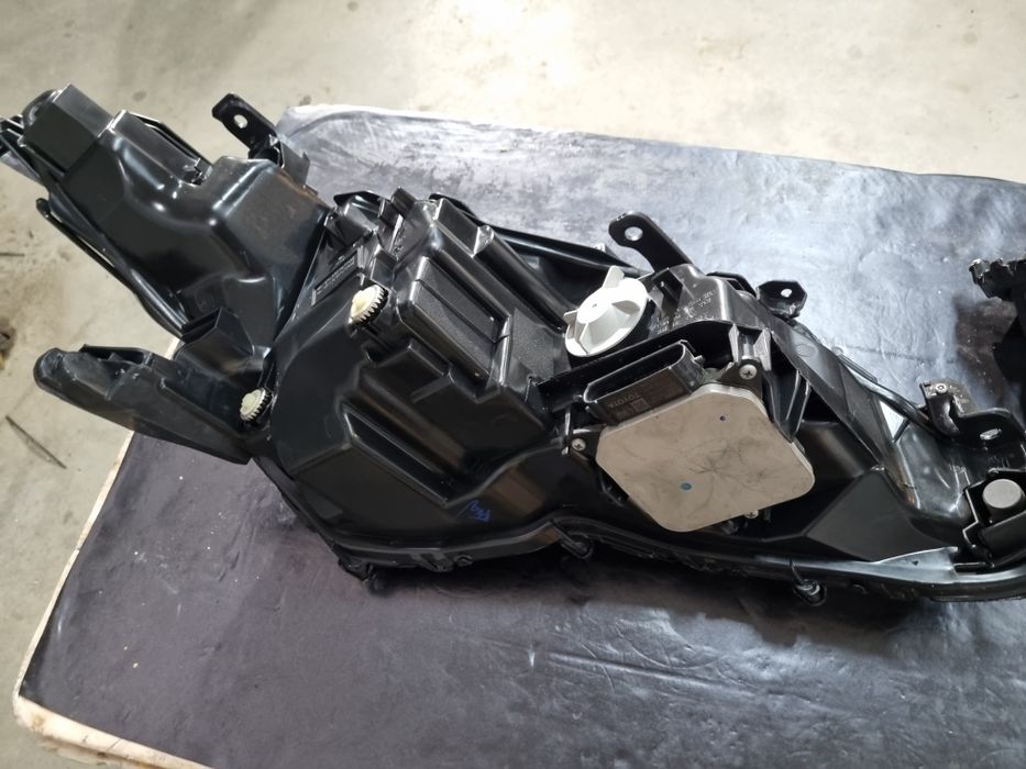 Фара левая правая camry 70-75