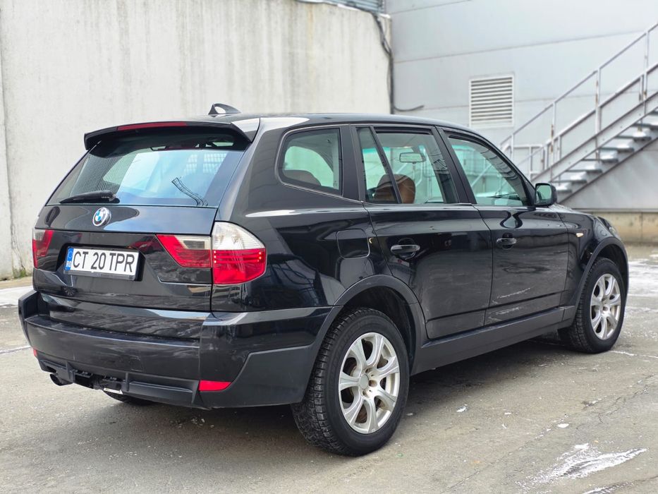 Vand Bmw x3  de culoare neagra 4x4