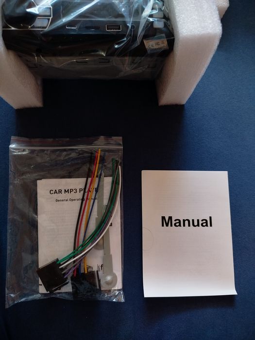 Мултимедия за автомобил с поставка за телефон