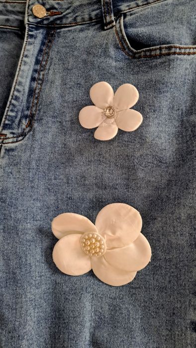 Blugi cu aplicații,noi