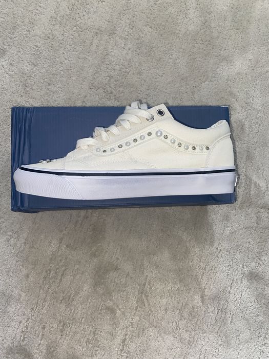 vans pearlized white