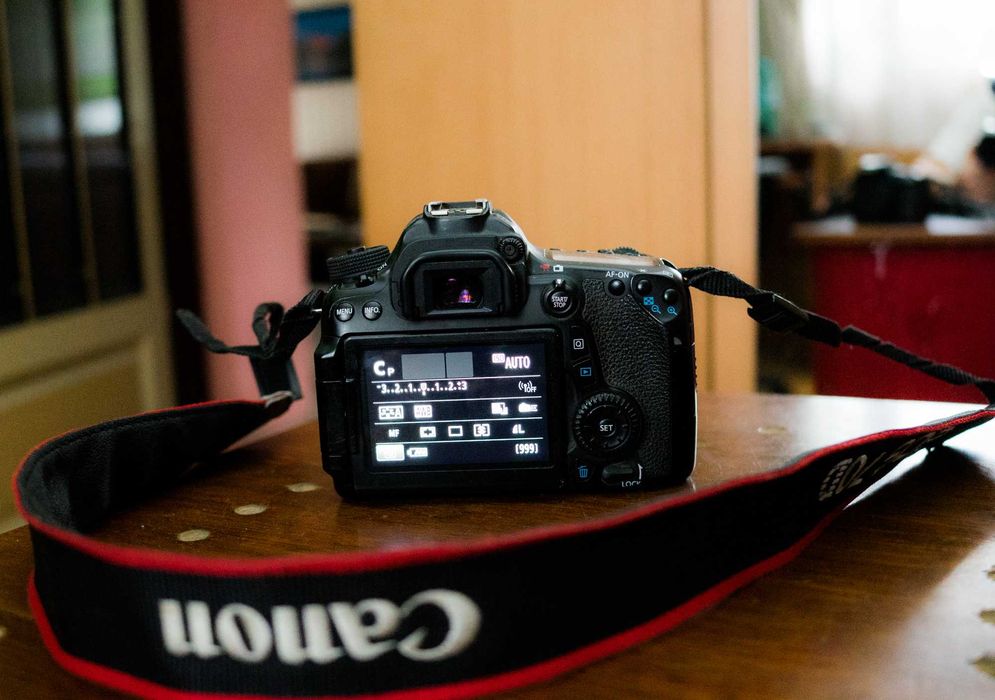 aparat foto Canon 70 d in stare buna .