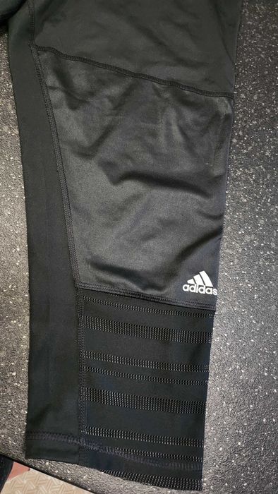 Продавам блузон и спортен клин на марката Adidas