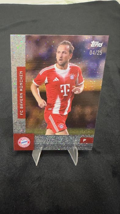 Harry Kane Bayern Topps 04/25 numerotat , 2 Rookie Carduri incluse