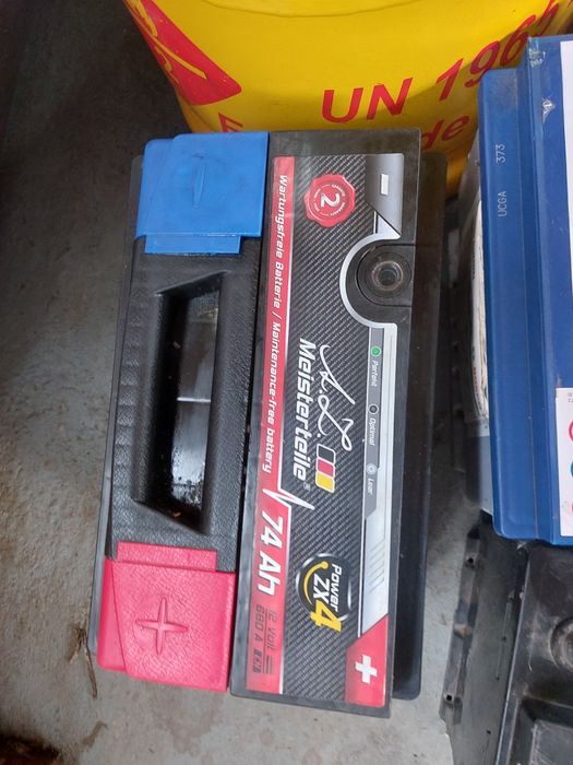 Baterie Baterii Acumulator Acumulatori Auto în stare foarte bună 60 Ah 12 V 65 Ah 12 V 75 Ah 12 V 80 Ah 12 V 95 Ah 12 V 110 Ah 12 V