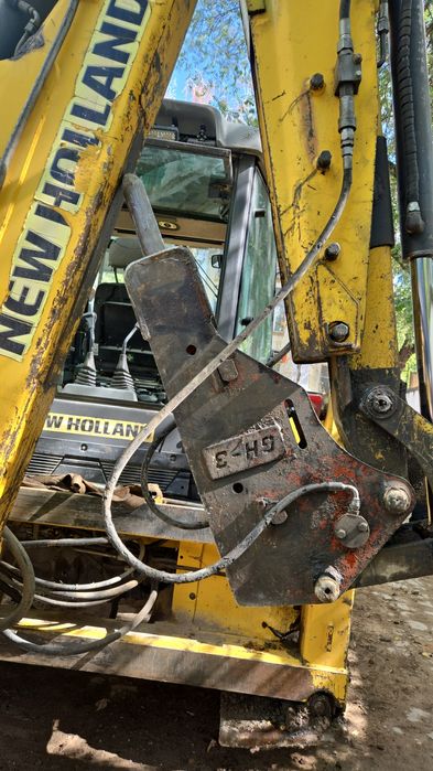 Услуги экскаватора погрузчика гидромолот