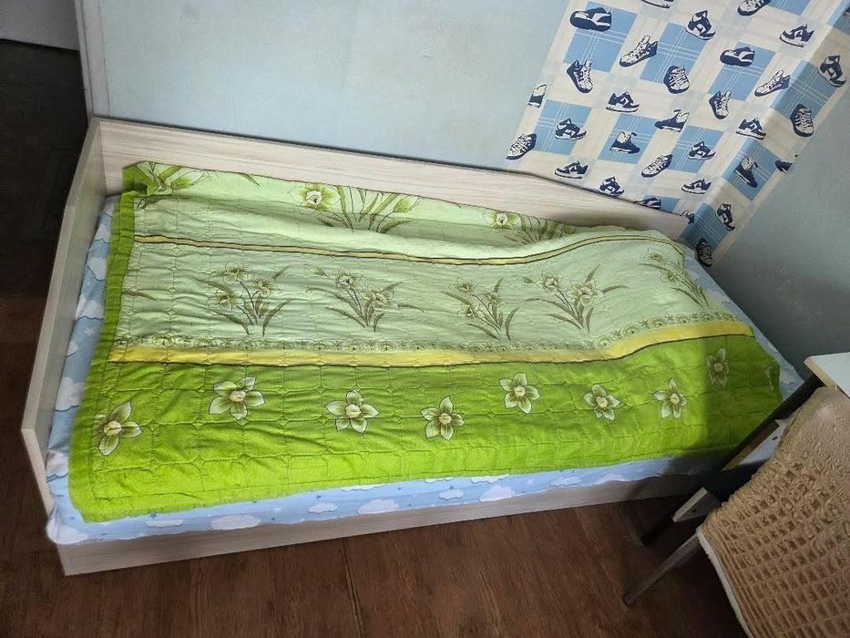 Единично легло с механизъм