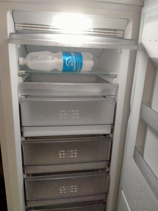 Продам Атлант морозильный шкаф