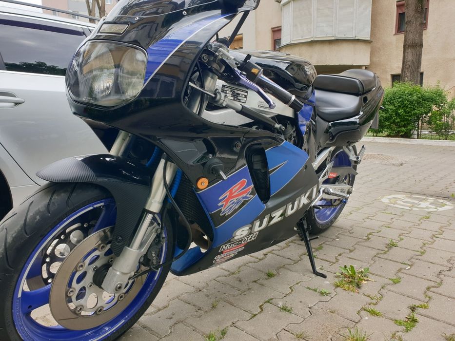 Vând SUZUKI GsxR 750