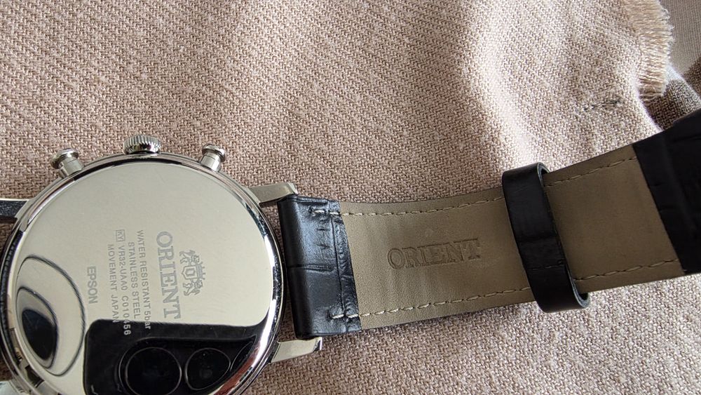 Продавам часовник Orient RA-KV0404B