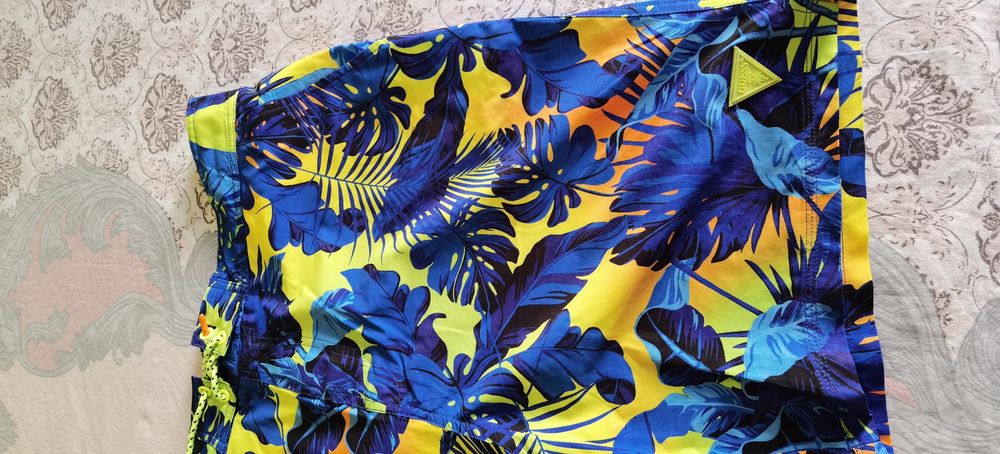 Продавам мъжки бански Quicksilver Adidas