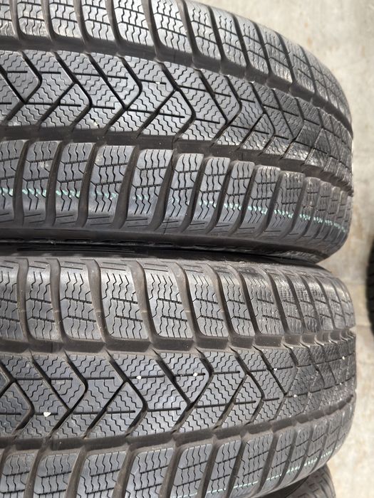 Vand 4 anvelope 225/50/18 pirelli de iarnă cu runflat ca noi