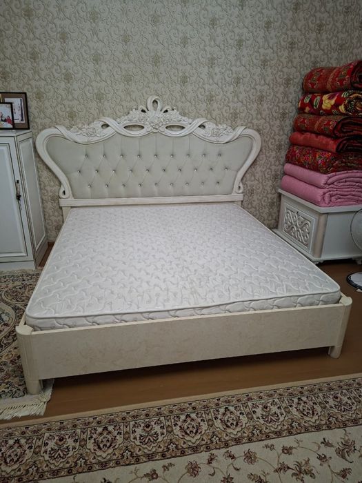 Спальный кровать