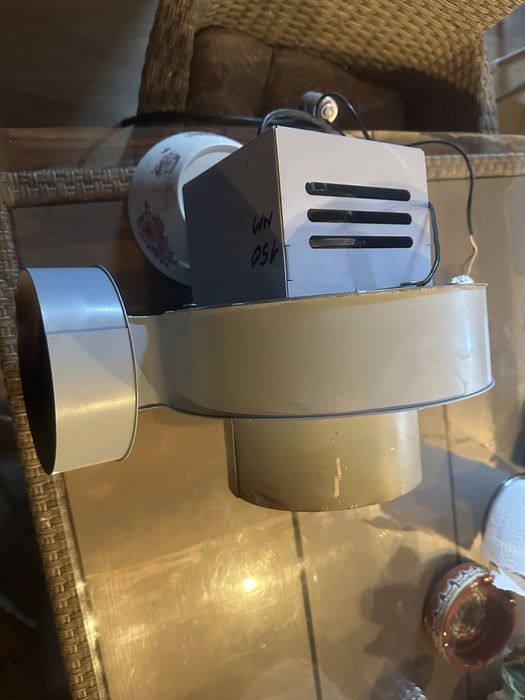 Продавам вентилаторна група за димни газове, за барбекю,камина и комин