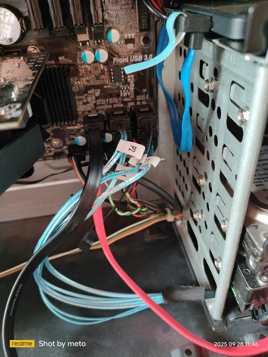 Intel Core i7 / 32 GB RAM / nVidia GTX 750 / 250 GB SSD / Wi-Fi