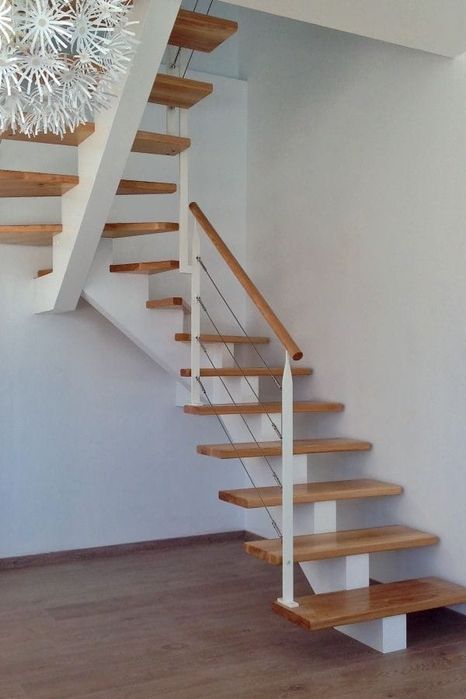 Scari interioare spirala și pe vang central