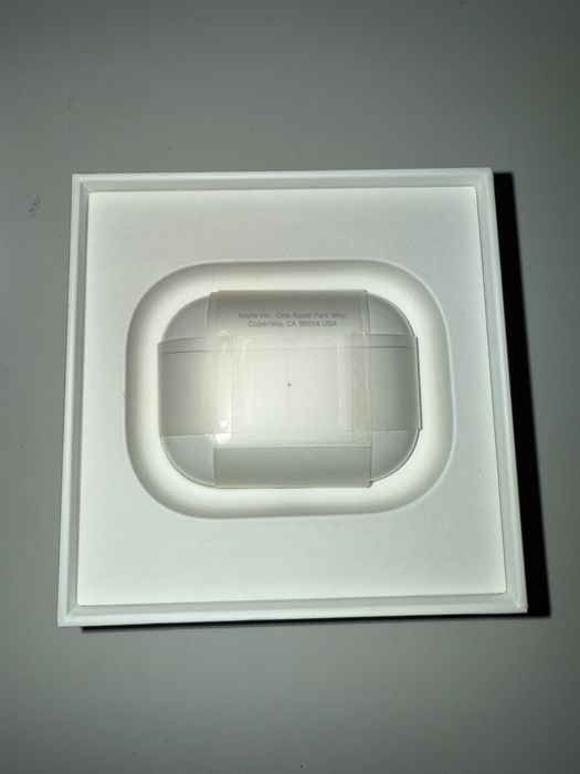 Casti Apple Airpods Pro cu MagSafe Charging Case