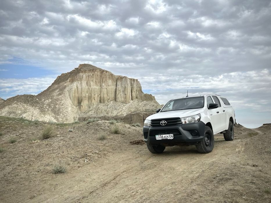 Аренда Toyota Hilux Pickup – надежность и проходимость!