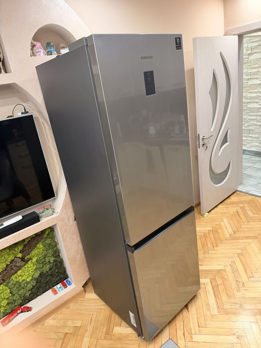 Samsung хладилник с фризер No Frost