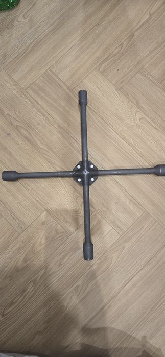 Ключ баллонный крестовый