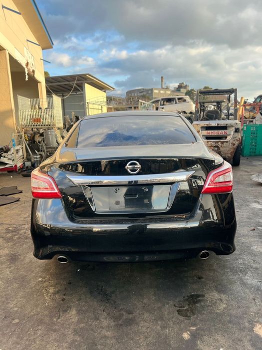 Ниссан на разбор .