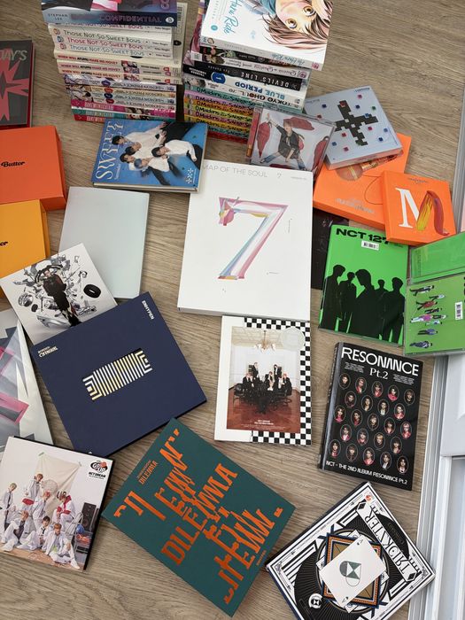Kpop albums and manga