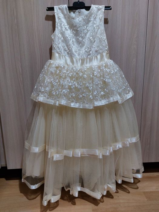 Праздничное платье для девочки. .