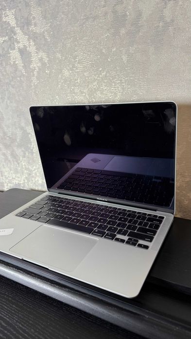 Продам MacBook Air M1 (2020), 256 GB