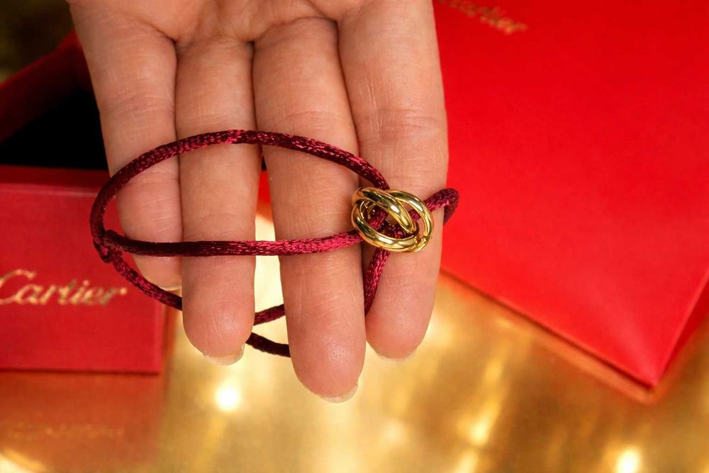 cartier гривна със златни кръгове унисекс червена против уроки картиер