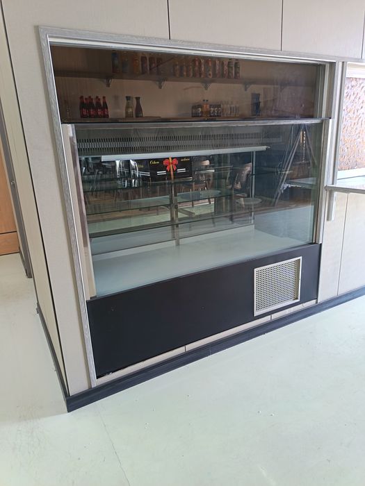 Витрина Халадилник узуни 170 см баландлиги 142см чукур лиги  67 см