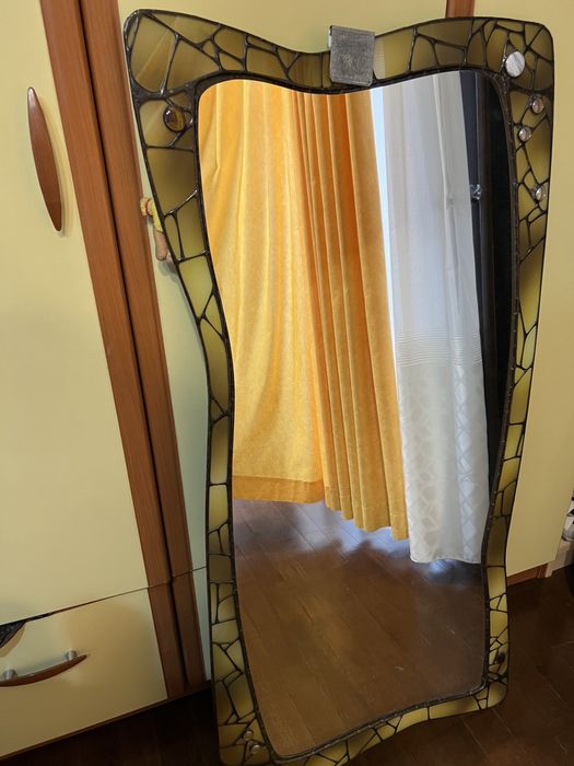 Oglinda de cristal lucrata manual