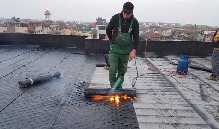 Firmă reparații acoperișuri și montaj