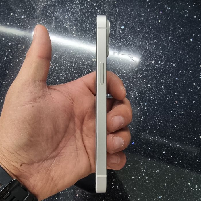 Продава се iPhone 14 128 GB винаги е ползван телефона с гръбче и стъкл