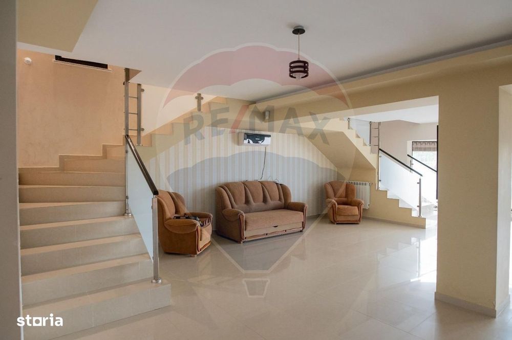 Casă / Vilă cu 5 camere de vânzare