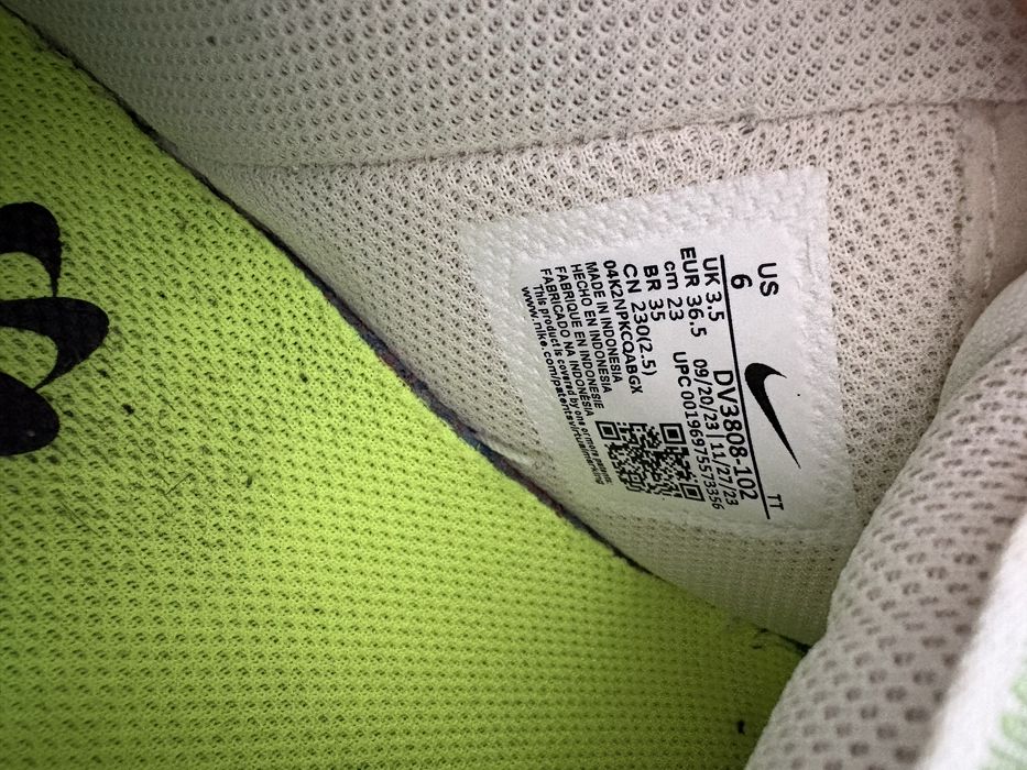 Дамски спортни обувки Nike