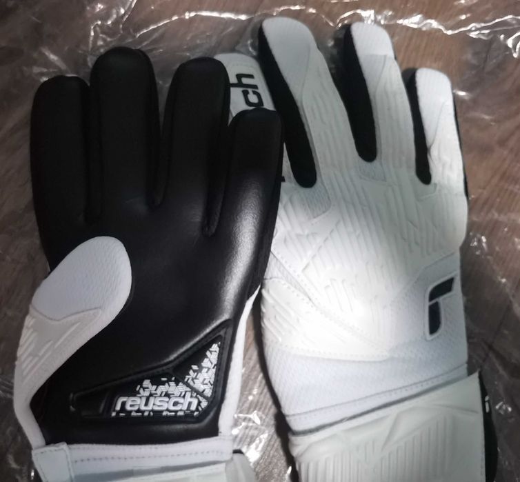 Вратарски ръкавици Reusch.Размер 9 и 10!