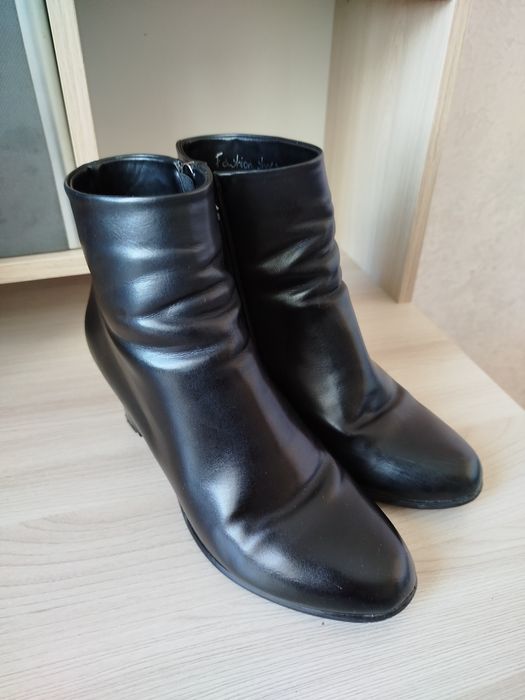 Продам женские ботинки демисезонные