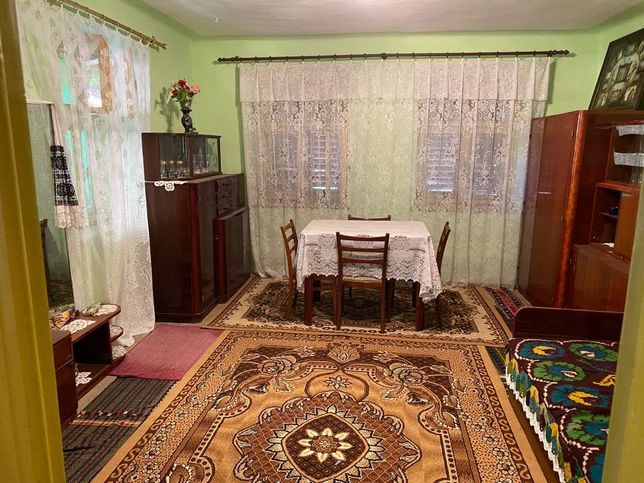 Vând casa urgent
