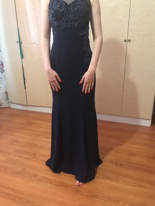 Продам платье 10000 тенге