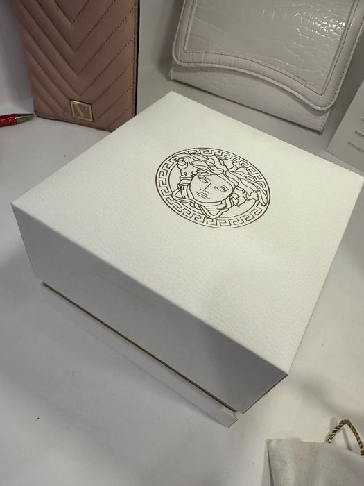 Часовник Versace оригинален